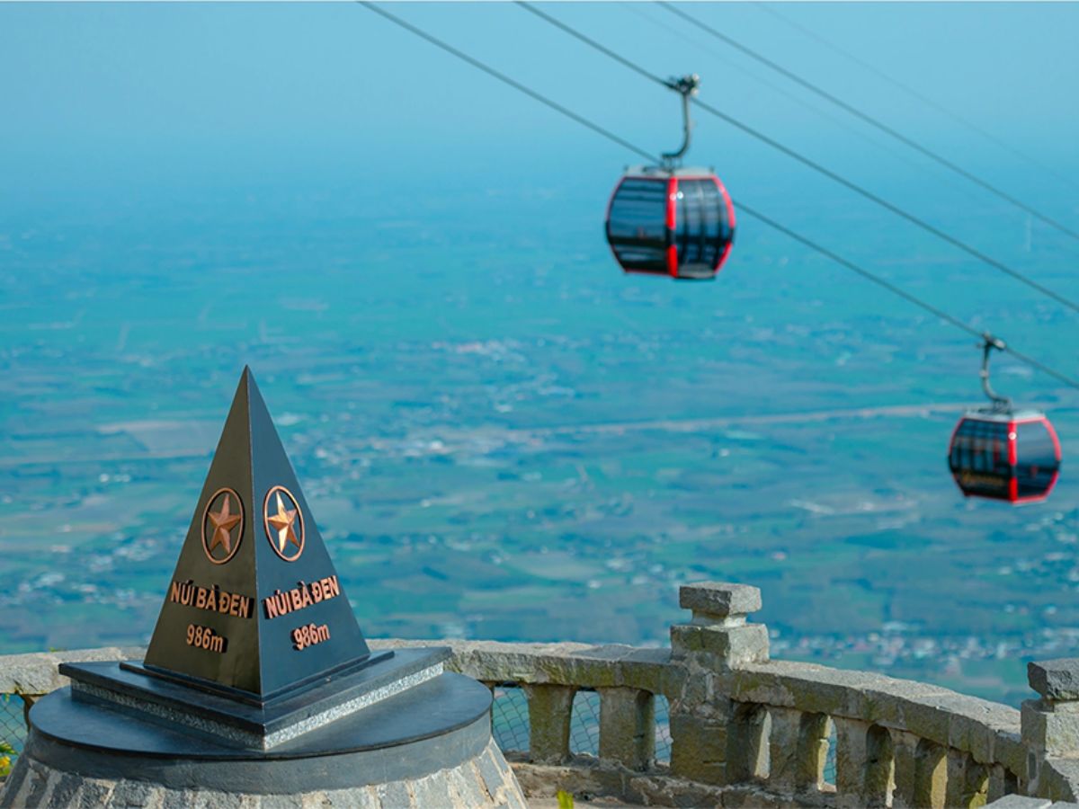 Black Lady Mountain (Nui Ba Den) and the Sun World Ba Den Mountain ecosystem are ideal destinations on the Tay Ninh tourist map.