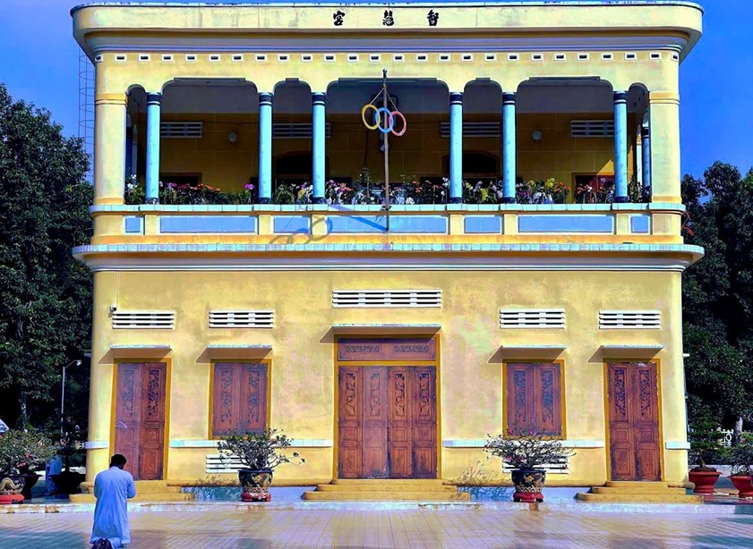 Từng chi tiết đều được chạm khắc tinh tế.