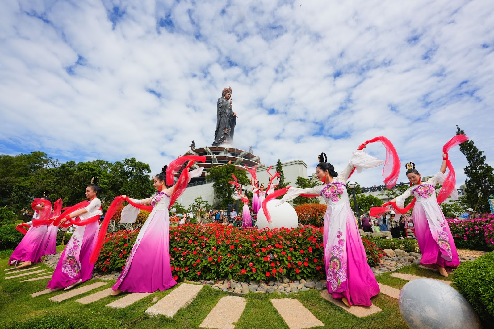 Hàng loạt các hoạt động sự kiện văn hóa, giải trí trên đỉnh núi Bà Đen.&nbsp;