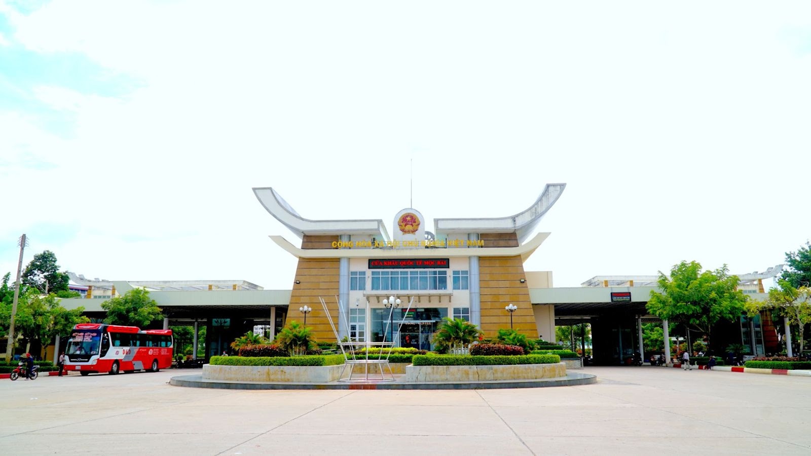 Đến Mộc Bài, du khách sẽ cảm nhận rõ tinh thần mở cửa, năng động và thân thiện của vùng biên giới Tây Ninh.