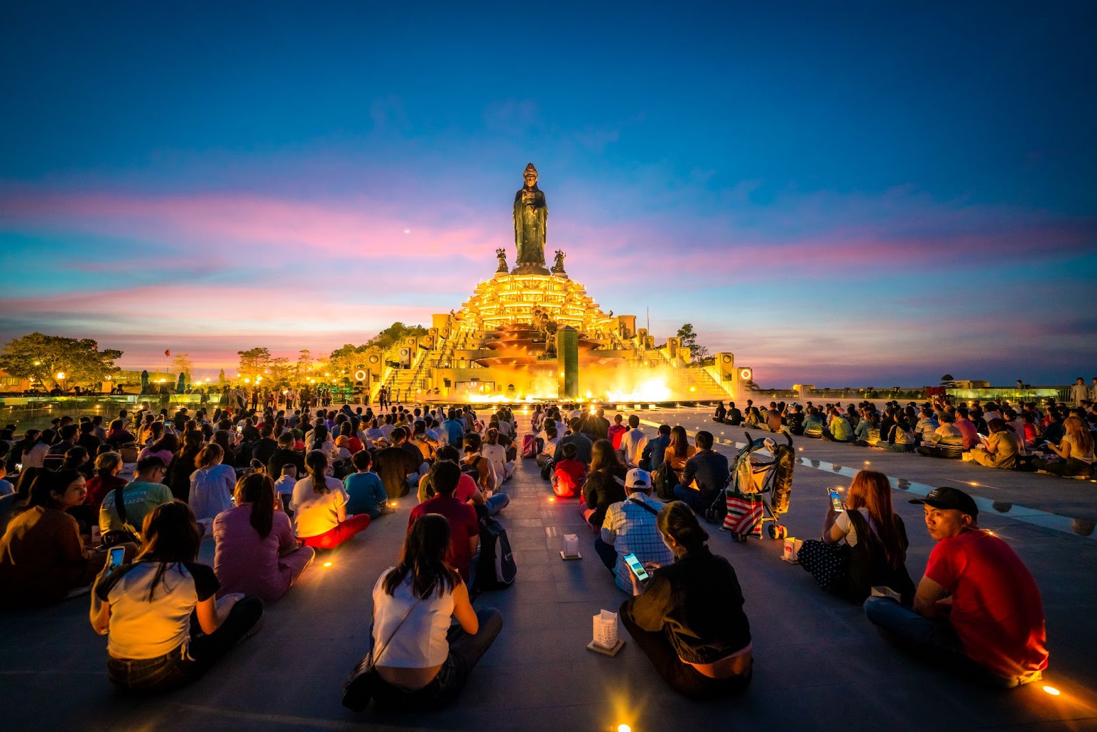 Ghé thăm núi Bà Đen, chiêm ngưỡng những công trình văn hóa tâm linh đầy ấn tượng.