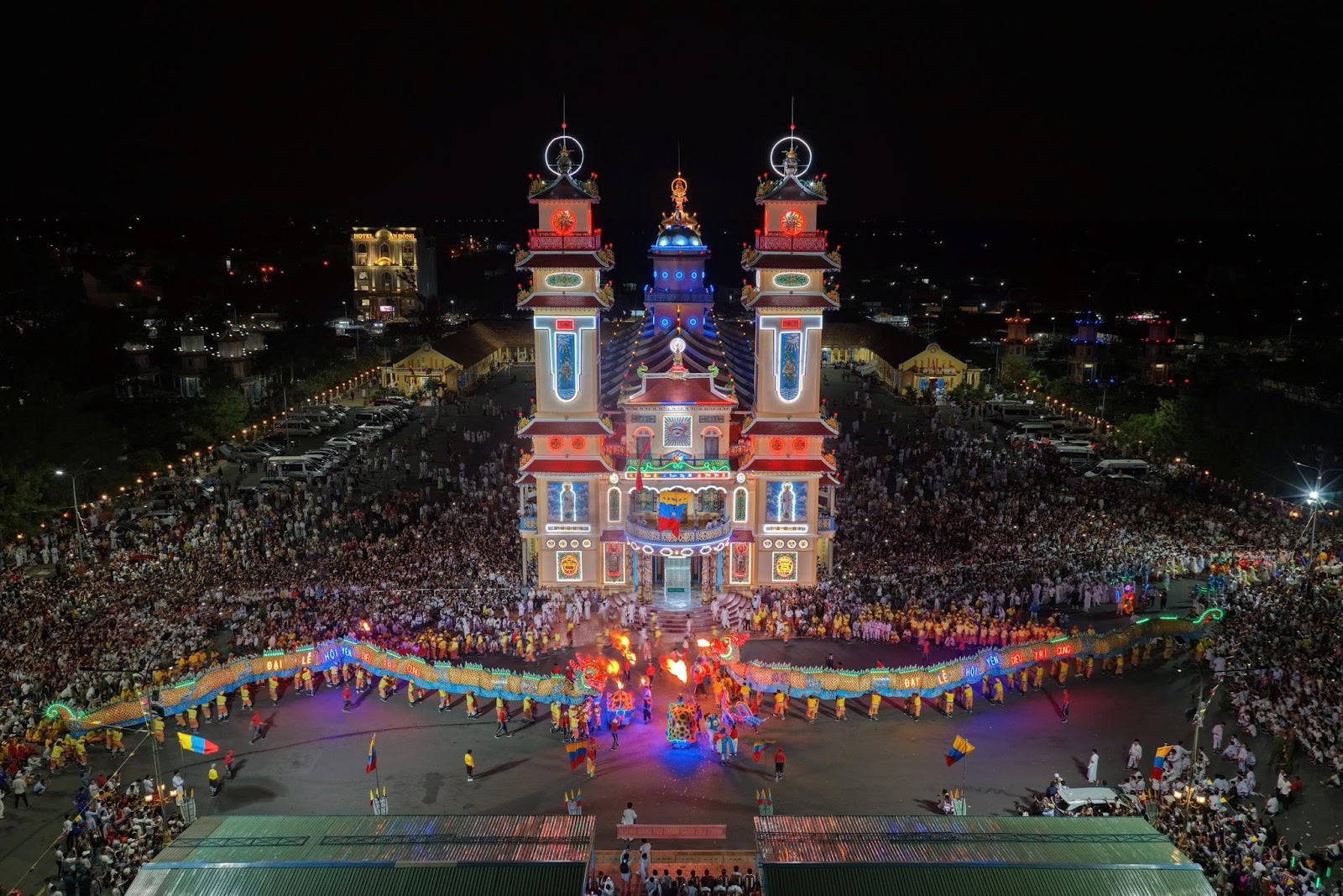 Tòa thánh Cao Đài là trung tâm của tôn giáo của Đạo Cao Đài.