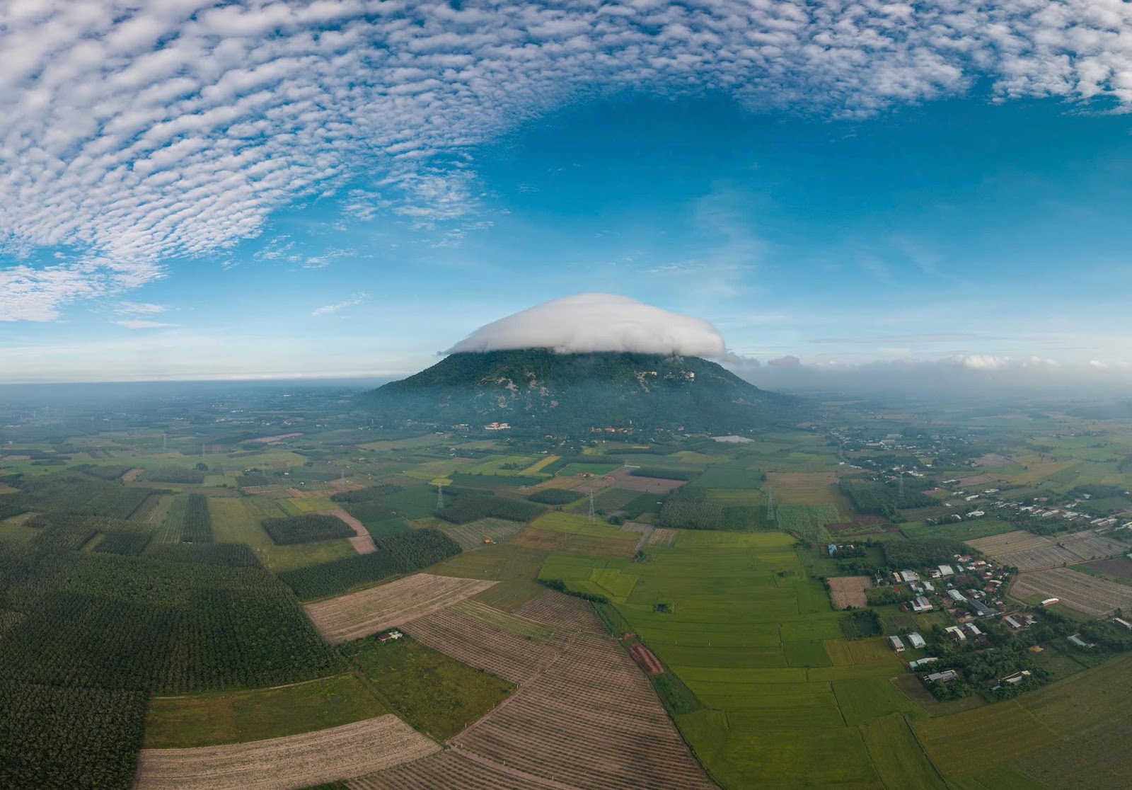 Trải nghiệm thiên nhiên đa dạng trên quãng đường từ Bình Phước cũ tới Tây Ninh.