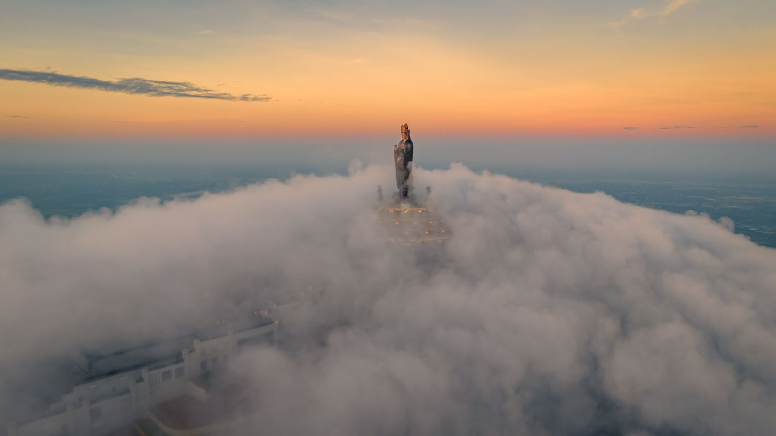 Núi Bà Đen còn là vùng đất linh thiêng gắn liền với nhiều truyền thuyết và tín ngưỡng dân gian.