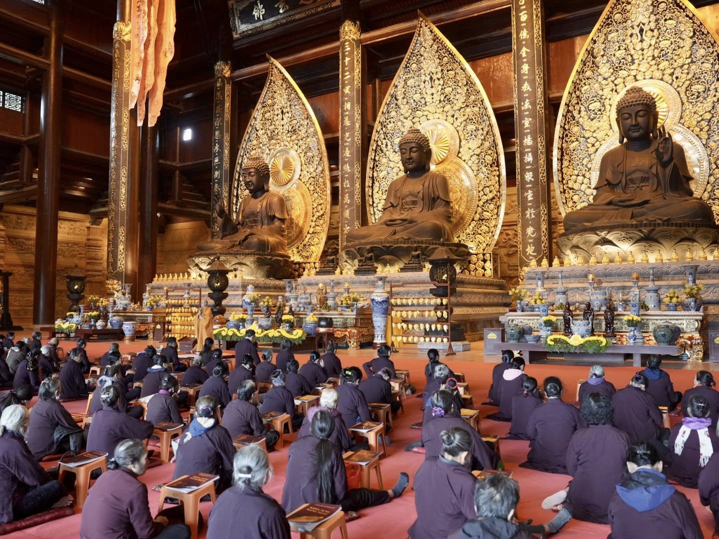 Tam Thế Phật tượng trưng cho Pháp thân.