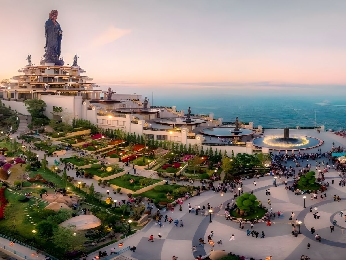 Tây Ninh tiếp giáp với TPHCM, thời gian di chuyển nhanh nên cực thích hợp cho chuyến du lịch vào 8/3.