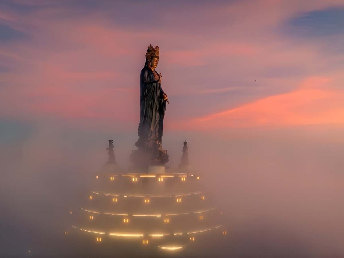 Đến Tây Ninh nhất định phải đến khám phá Núi Bà Đen để có trải nghiệm trọn vẹn. 